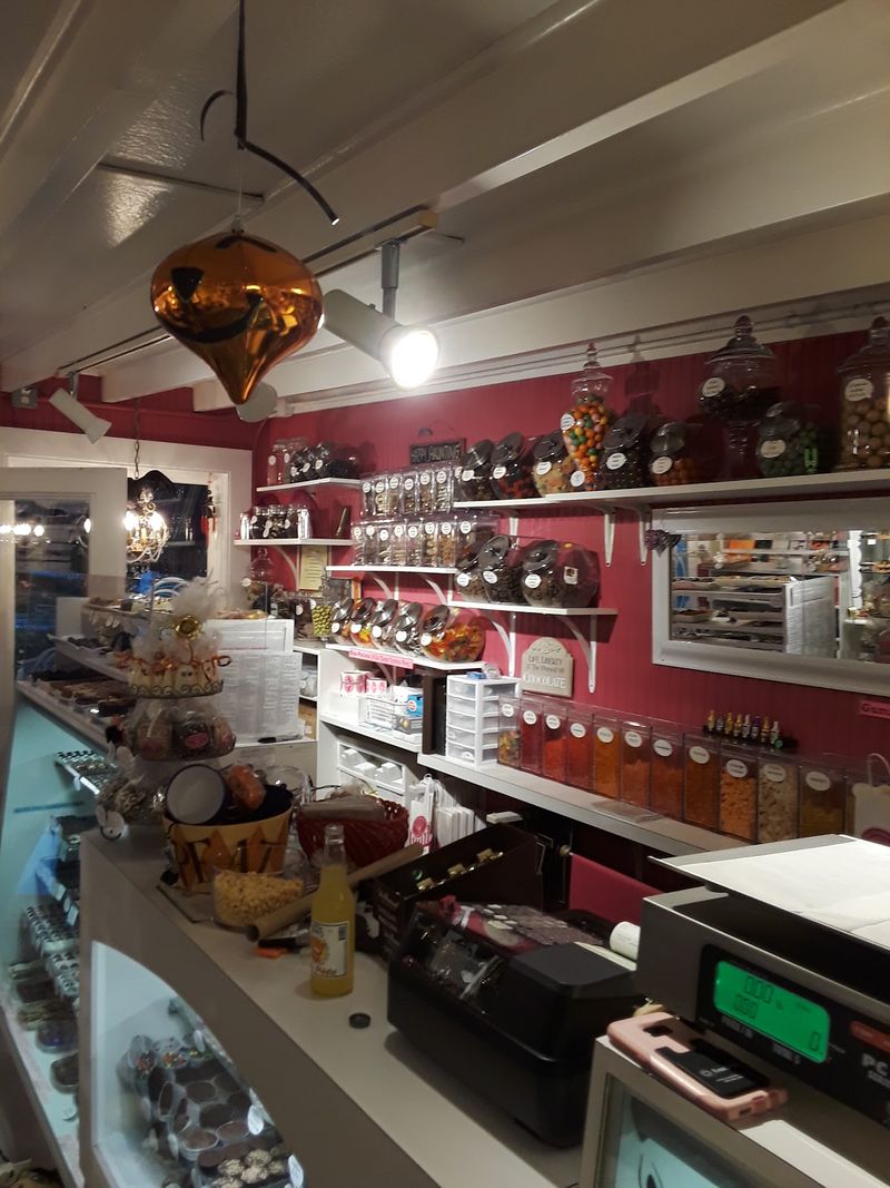 11 Connecticut Candy Stores And Sweet Shops That Keep Old-Fashioned Traditions Alive - Decor Hint The Chocolate Shell, Old Lyme