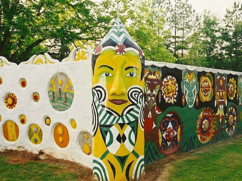 900 Feet Of Painted Walls That Defy Every Expectation
