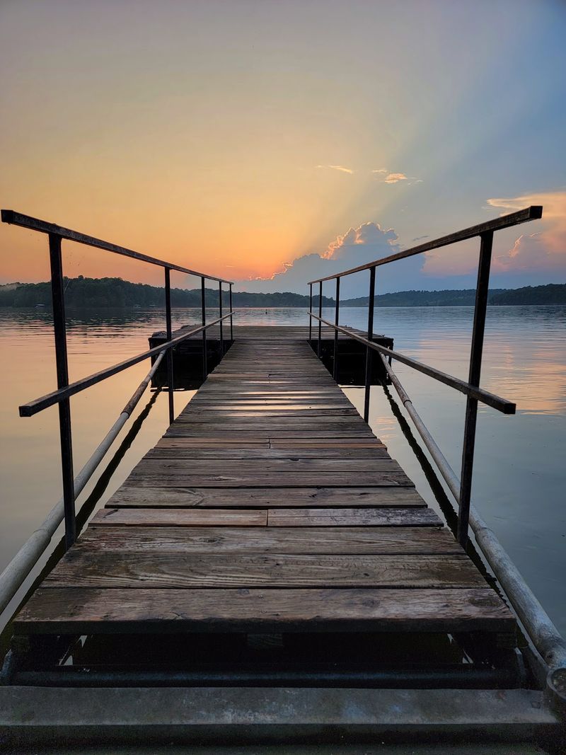 The Old Version Of This Small Kentucky Town Is Still Sitting Under A Lake - Decor Hint What Divers Have Found Beneath The Surface