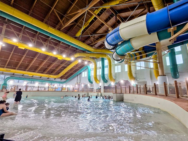 Connecticut's Largest Hotel Waterpark Has Thrilling Slides, A Lazy River, And A Huge Wave Pool - Decor Hint Warm Indoor Pools Keep The Fun Going Year-Round