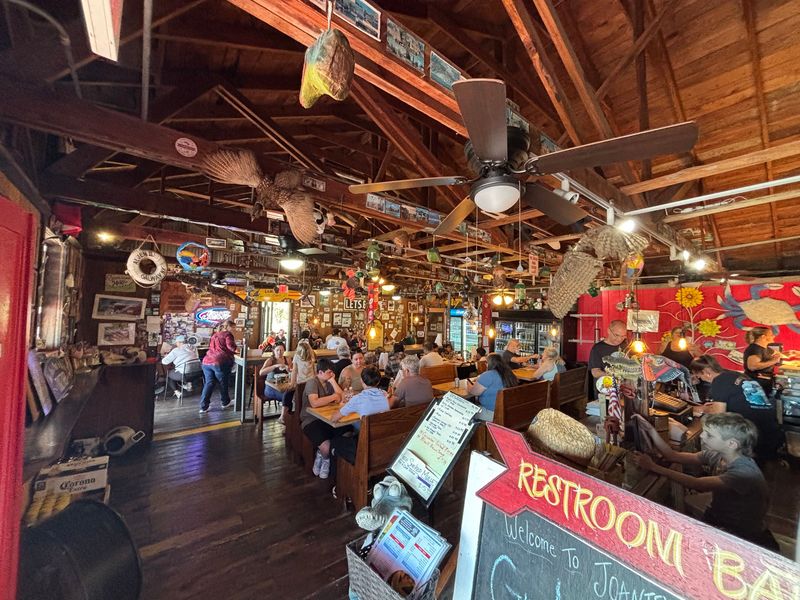 These 10 Classic Florida Restaurants Still Got The Game - Decor Hint Joanie's Blue Crab Cafe, Ochopee