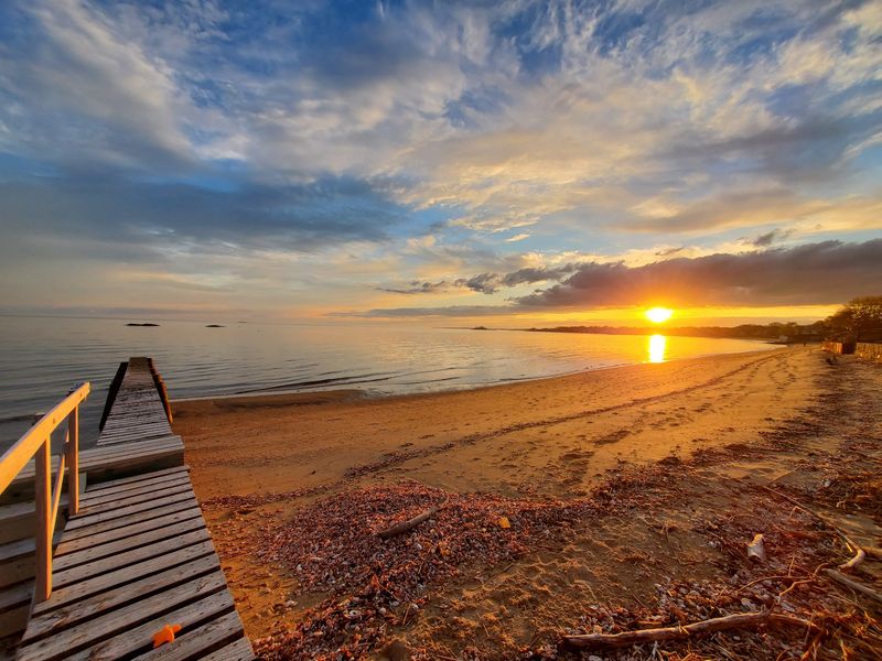 These 8 Connecticut Beaches Where Hidden Coastal Treasures Wash Up On Shore - Decor Hint Hammonasset Beach State Park, Madison