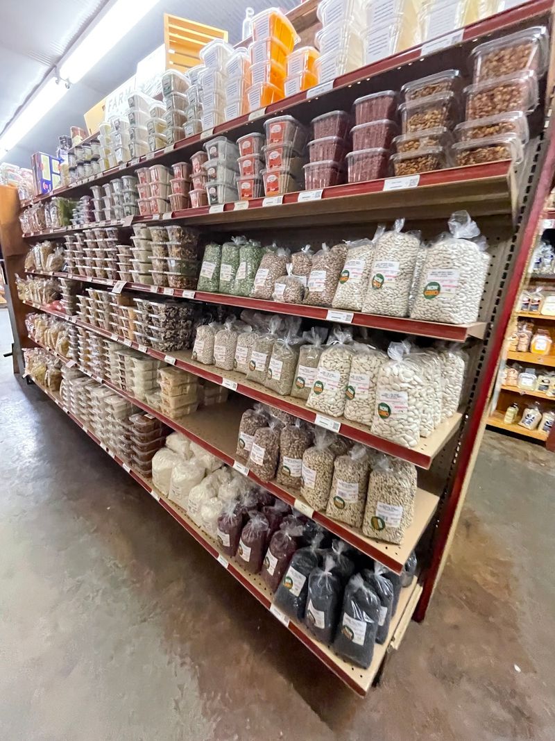 These 9 Kentucky Amish And Mennonite Markets Make Homemade Food Worth The Road Trip - Decor Hint Habegger's Amish Market, Scottsville