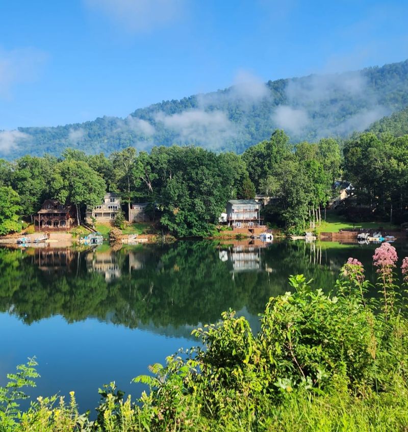 Lake Santeetlah, Lake Santeetlah
