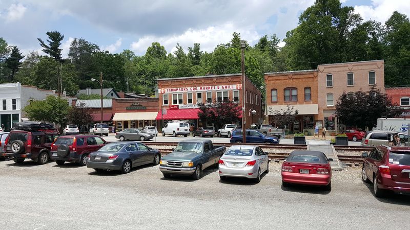 These Tiny North Carolina Mountain Towns Are Made For An August Weekend - Decor Hint Saluda, Polk County