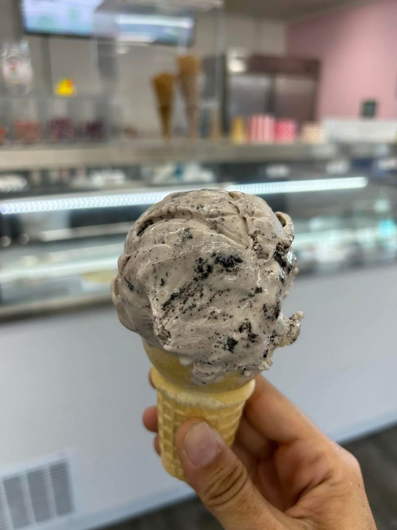 Scoops That Defy Gravity