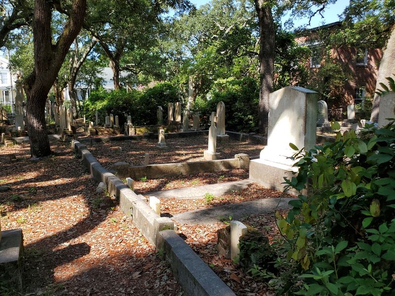 This 300-Year-Old North Carolina Cemetery Is Filled With Graves And Legends You Would Never Expect - Decor Hint Enter Beneath The Live Oaks And Step Into Nearly Three Centuries Of Beaufort History