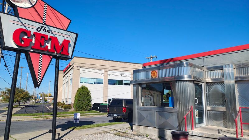This Beloved Upstate New York Diner Serves Comfort Food People Drive Miles To Eat - Decor Hint A Chrome Landmark With A Neon Personality