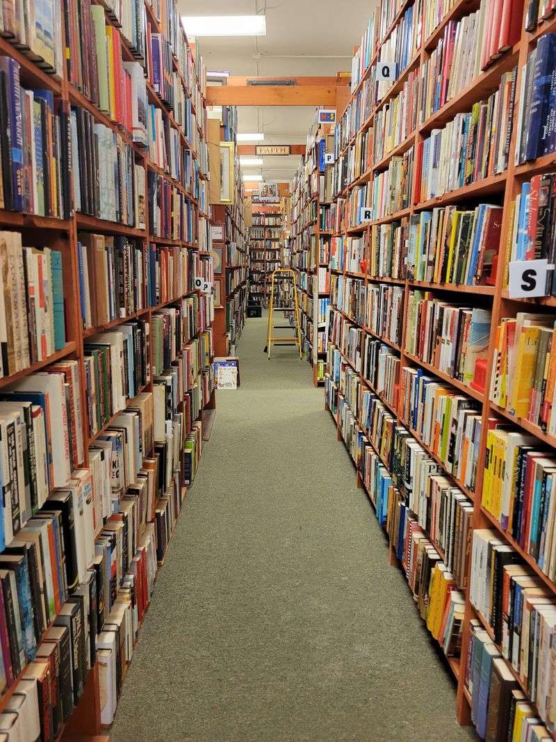 A Labyrinth Of Shelves That Actually Rewards Getting Lost