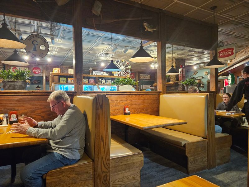 This Classic Alabama Steakhouse Is Still Known For A Salad Bar Locals Love - Decor Hint A Welcome That Feels Like Sunday Supper