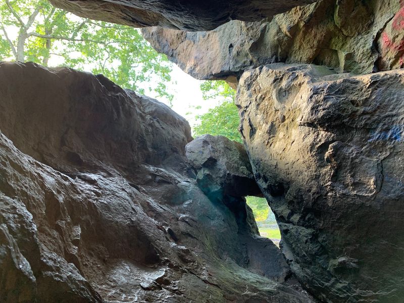 This Connecticut "Cave" Isn't Really A Cave And Its Story Goes Back To 1661 - Decor Hint These Giant Boulders Hide A Surprising Story