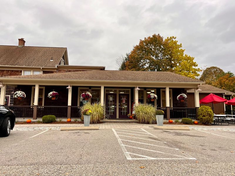 This Connecticut Market Is Known For Homemade Sandwiches That Keep People Coming Back - Decor Hint Italian Market Comfort In A Casual Setting