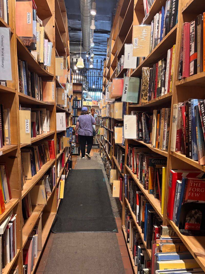 This Enormous Bookstore In Illinois Is Worth Spending Hours Exploring - Decor Hint Three Floors Of Pure Book Madness