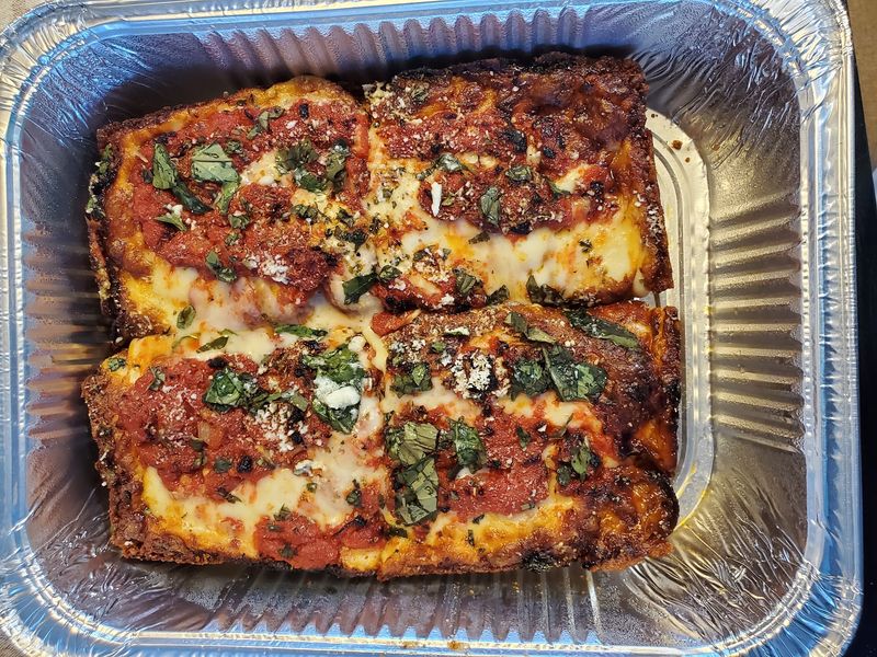 This Georgia Pizza Restaurant Stacks Its Homemade Lasagna 15 Layers High - Decor Hint Fifteen Layers Of Monday Night Glory