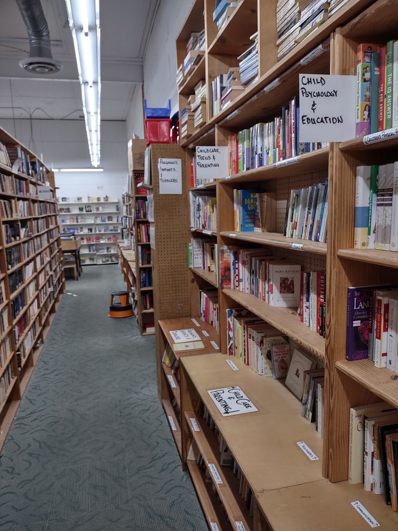 This Georgia Used-Book Wonderland Is So Loved People Drive Hours For It - Decor Hint A 1973 Original That Never Slowed Down