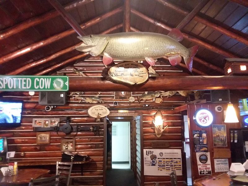 This Hidden Northern Wisconsin Pizzeria Is So Good Folks Drive Three Hours Just For A Slice - Decor Hint A Log Building Serving Pizza Since 1933