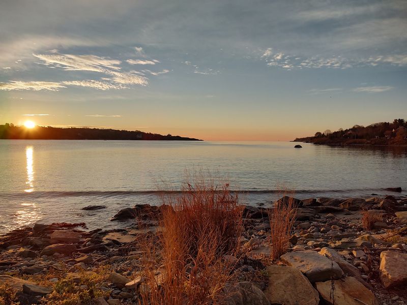 This Hidden Rhode Island Cove Is A Peaceful Alternative To Crowded Beaches - Decor Hint A Tranquil Coastal Canvas