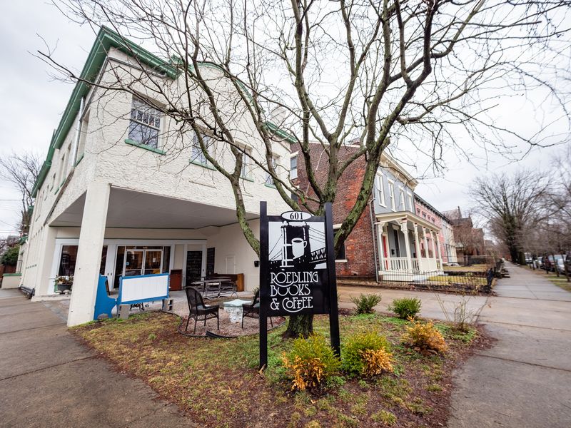A Corner Building That Doubles As A Reading Room