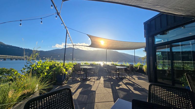 A Waterfront Spot Worth Finding