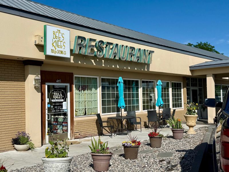 This Legendary Restaurant In Idaho Is Famous For Its Incredible Mac And Cheese - Decor Hint The Mac And Cheese Magic