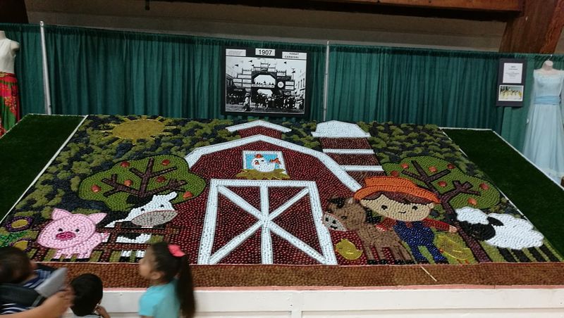 This Nearly 90-Year-Old California Grape Festival Returns With Carnival Rides And Four Days Of Fun - Decor Hint See The Famous Grape And Commodity Murals