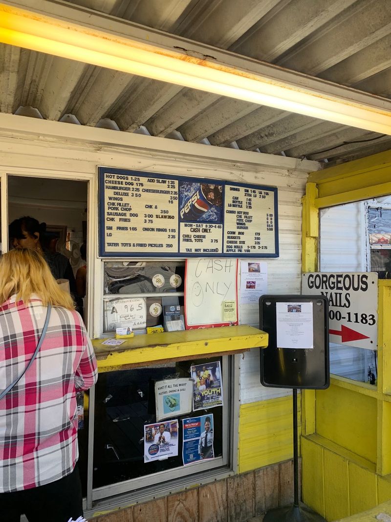 This North Carolina Grill Serves Hot Dogs So Good The Woman Making Them Has Her Own Nickname - Decor Hint Meet The “Hot Dog Queen” Behind One Of Smithfield’s Best-Known Dogs