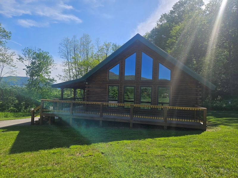 This West Virginia Couples-Only Retreat Is A Short Drive From A Stunning Waterfall - Decor Hint A Retreat Built For Two