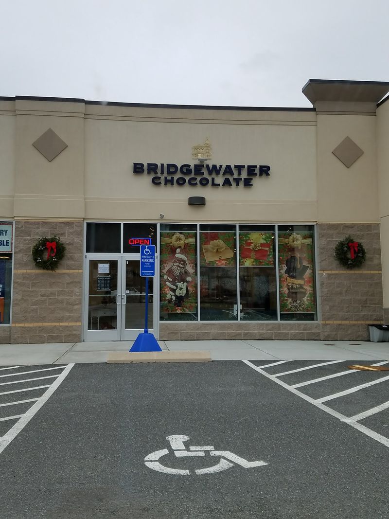 11 Connecticut Candy Stores And Sweet Shops That Keep Old-Fashioned Traditions Alive - Decor Hint Bridgewater Chocolate Factory Store, Brookfield