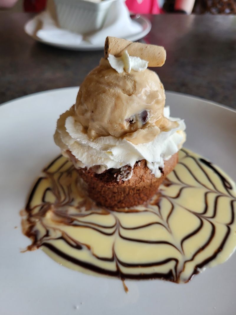 These 10 Illinois Restaurants Are Perfect For Celebrating Something Special - Decor Hint Gentelin's On Broadway, Alton