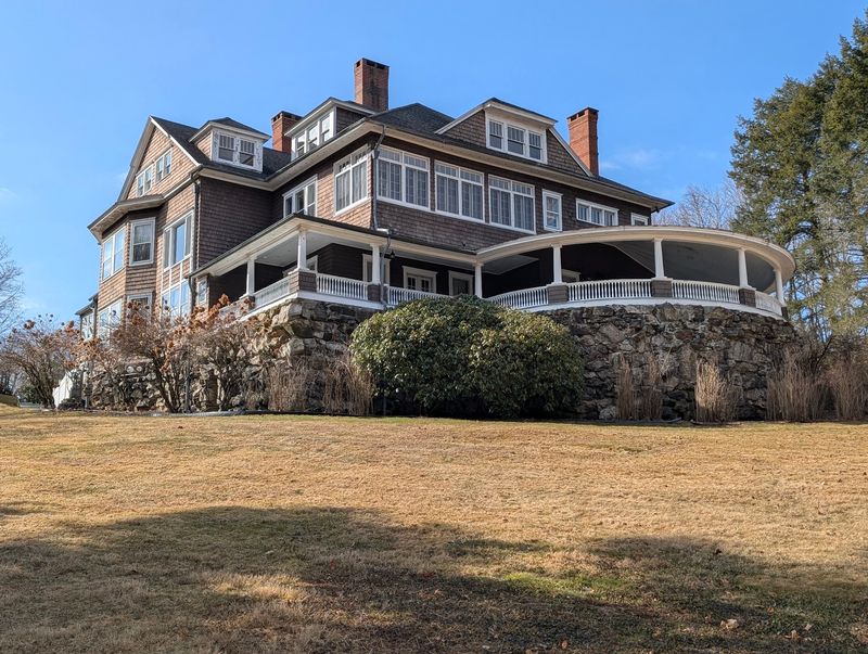 The Mansion At The Heart Of The Park
