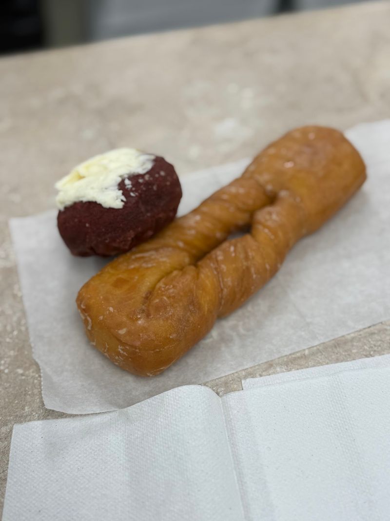 One Bite Explains Why This Tennessee Donut Shop Has Been Around Since 1962 - Decor Hint Early Mornings, Late Nights