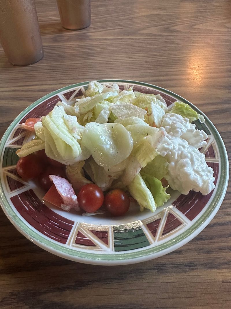 A Homemade Salad Bar That Keeps Things Old School