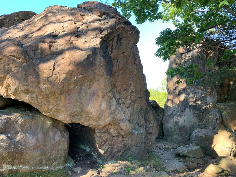 This Connecticut "Cave" Isn't Really A Cave And Its Story Goes Back To 1661 - Decor Hint The