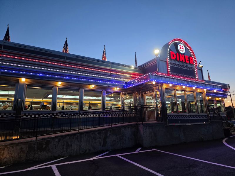 Blue Colony Diner, Newtown