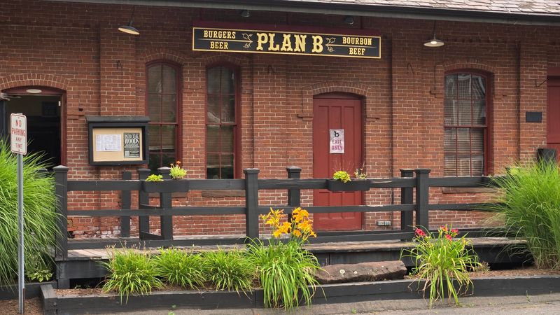 Plan B Burger Bar (Former Simsbury Depot), Simsbury
