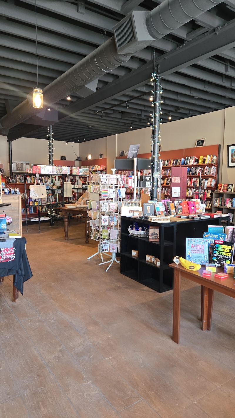 8 Cozy Bookstore Cafés In Nebraska Made For Lingering - Decor Hint The Next Chapter, Omaha