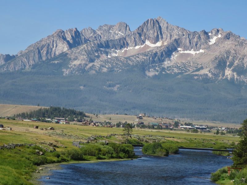 This Tiny Idaho Mountain Town Barely Reaches 80 Degrees Even In The Middle Of Summer - Decor Hint Watch Summer Storms Roll Across The Sawtooths Without Losing The Whole Day