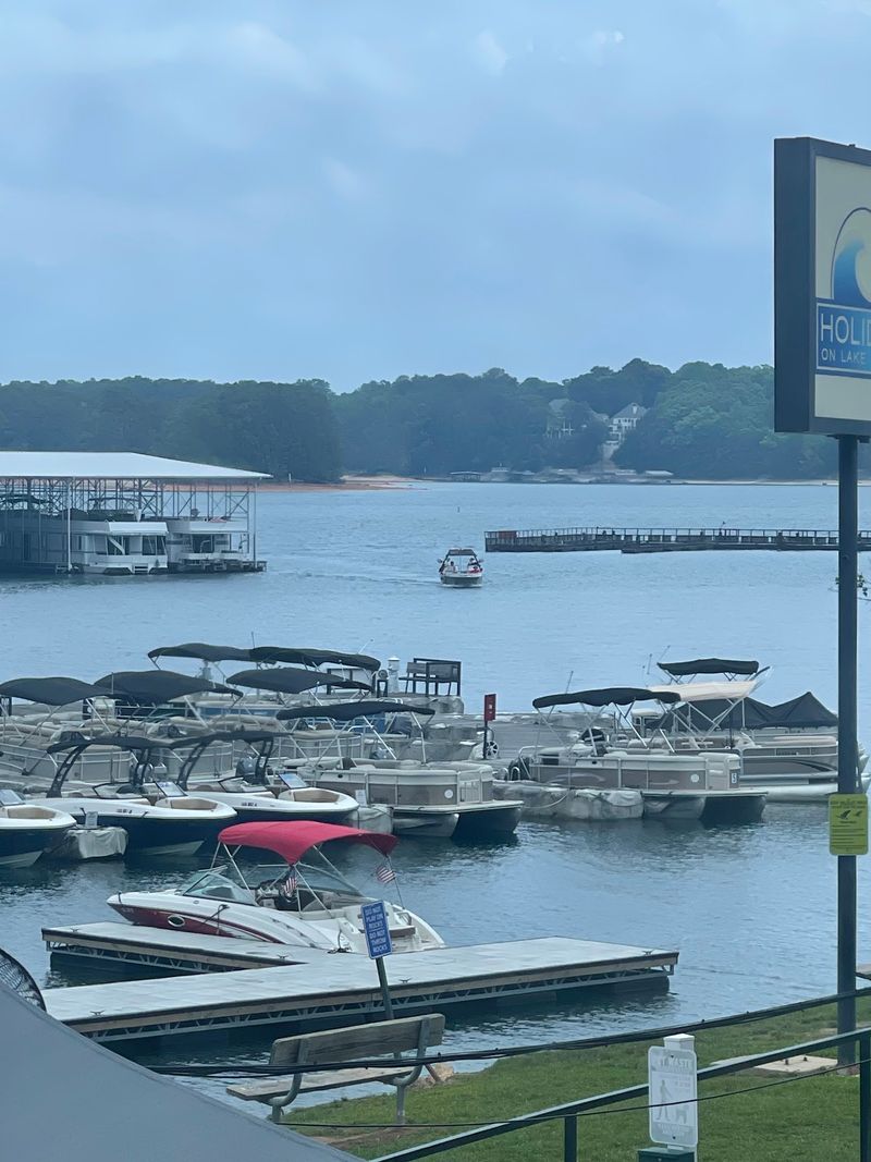 Holiday On Lake Lanier, Buford
