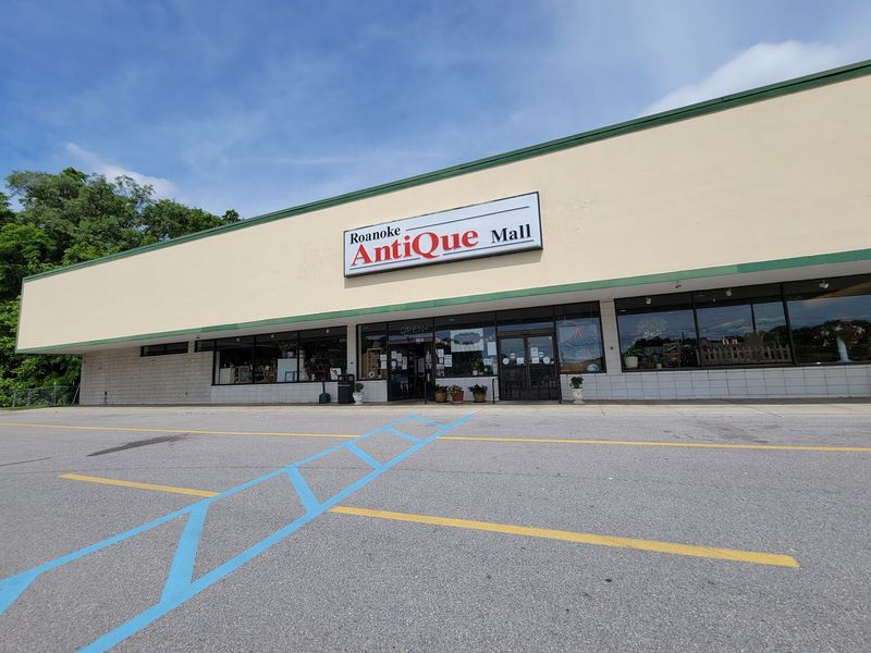 Roanoke Antiques, Roanoke