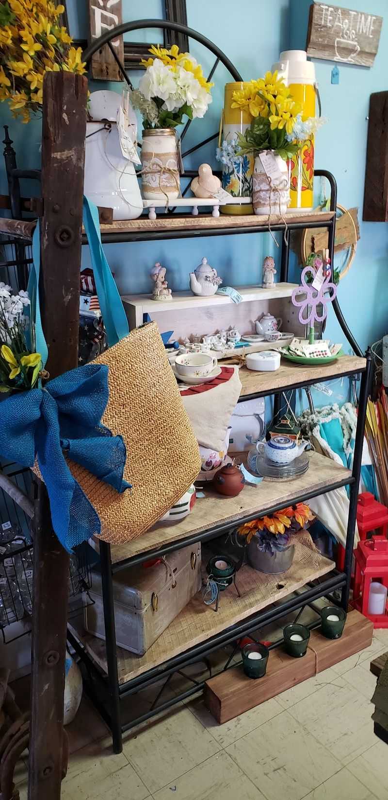 The Century Old Mansion In Minnesota That's Been Turned Into A Shopper's Dream Come True - Decor Hint Coffee, Tea, And Candles Worth The Trip