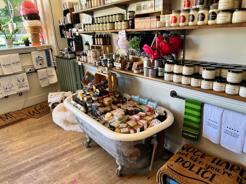 This Connecticut Store Still Has Penny Candy And Plenty Of Old-Fashioned Nostalgia - Decor Hint State-Made Goods From Local Artisans