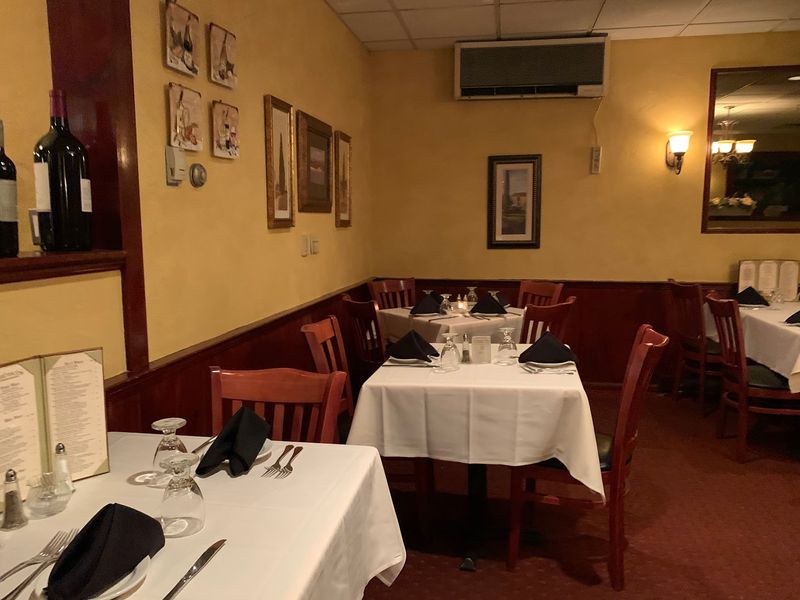 Tambascio's Italian Grill, Newtown