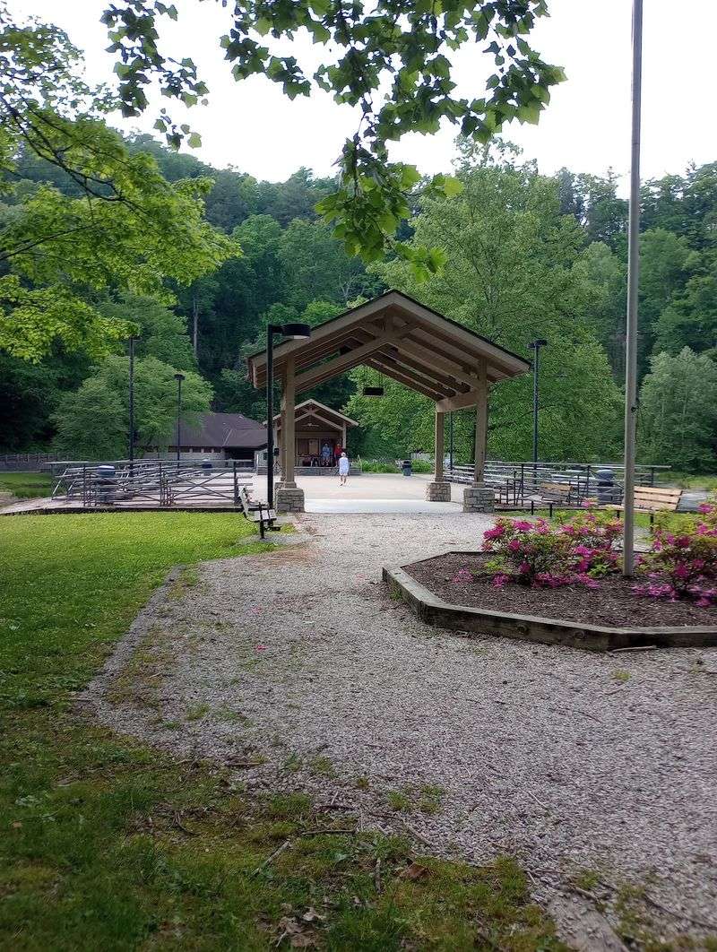 The Atmosphere Alone Makes These 10 Kentucky Restaurants Worth The Drive - Decor Hint Sandstone Arches Restaurant