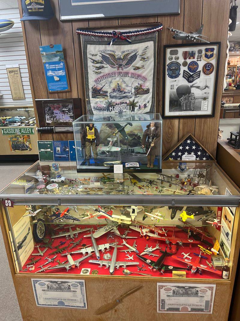 A Homespun Idaho Museum Somehow Fits Decades Of Collectibles Into One Storefront - Decor Hint The Thrill Of Discovery