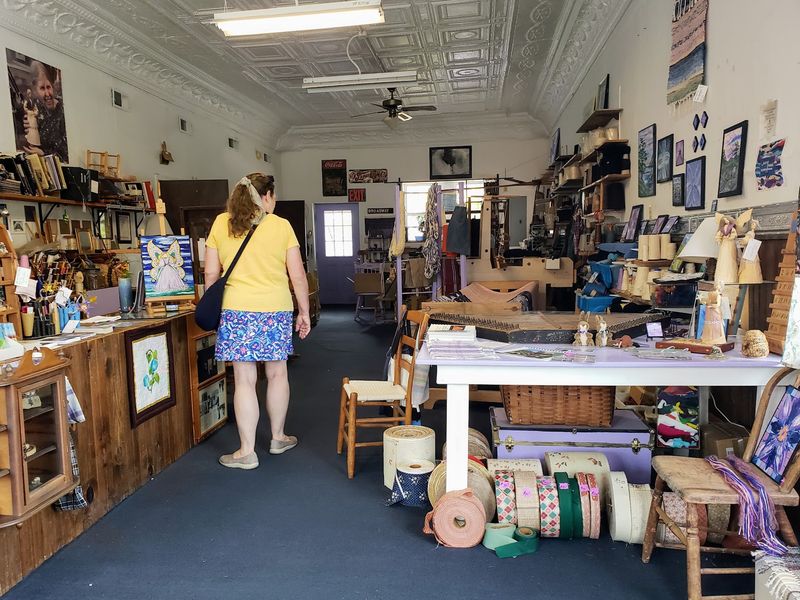 Handwoven Traditions At Weaver's Bottom Craft Studio