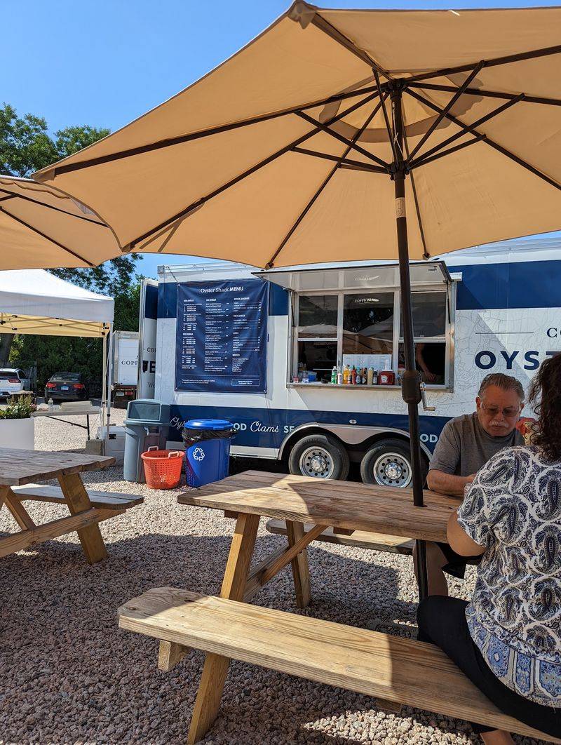 Fourth-Generation Oyster Farming Behind Every Plate