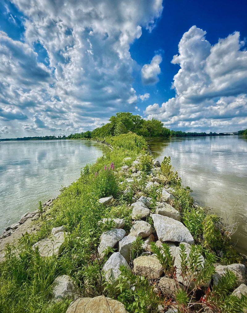 11 Best Waterfront Towns In Nebraska For Lake Days, River Views, And Small-Town Charm - Decor Hint Plattsmouth, Platte and Missouri River Confluence
