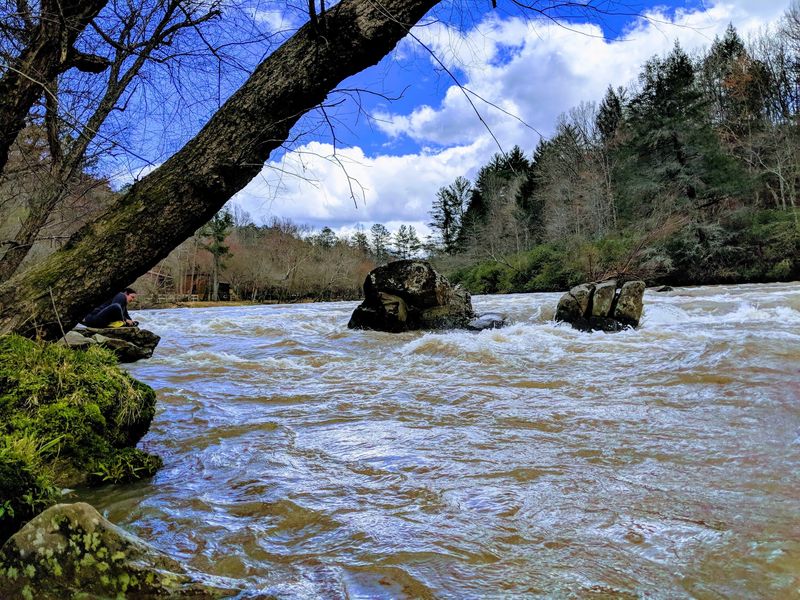 This Charming Georgia Mountain Town Is A Hiking Paradise For Outdoor Lovers - Decor Hint River Rhythms On The Cartecay River