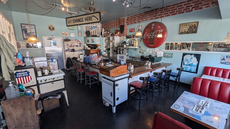 10 Hole-In-The-Wall California Breakfast Joints That Are Cash-Only But People Still Line Up - Decor Hint S & W Country Diner, Culver City