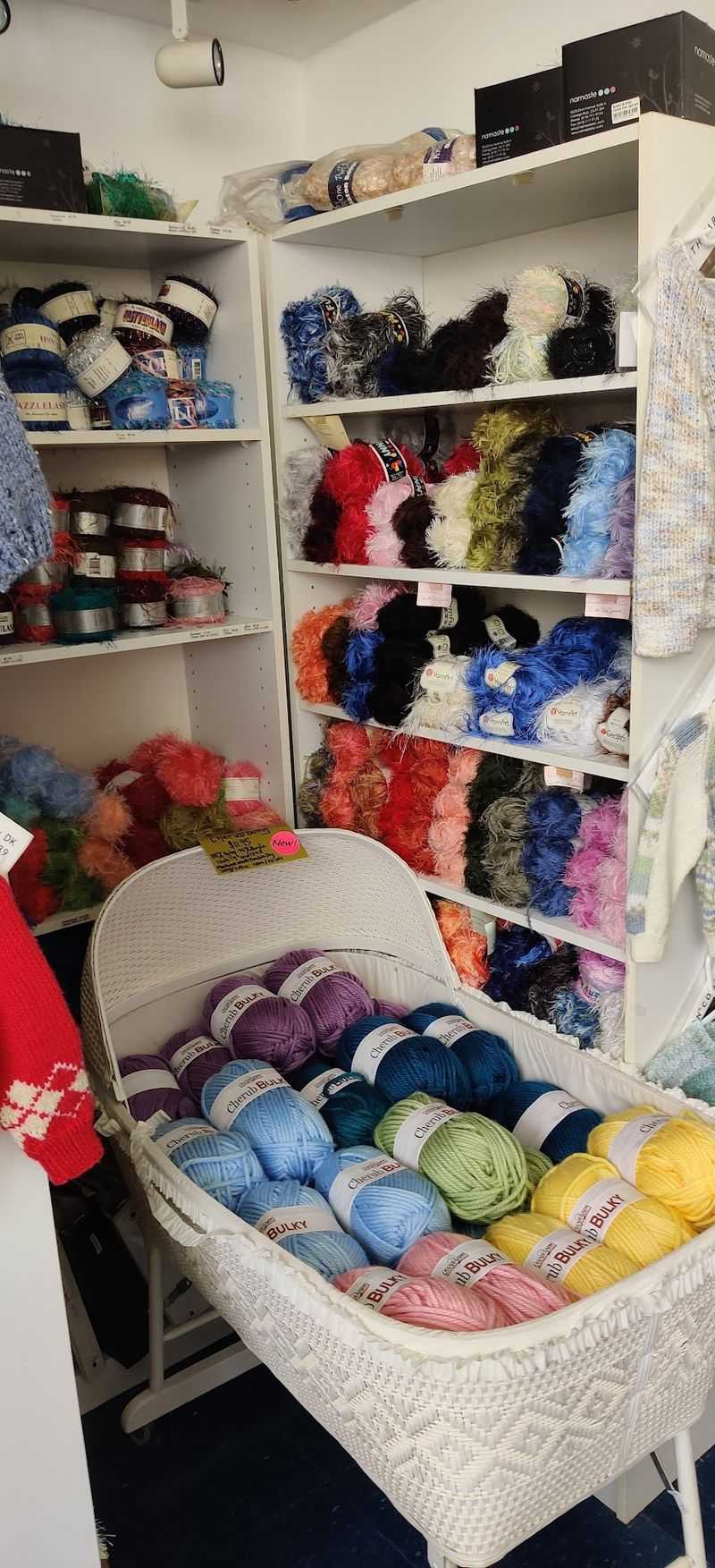 This Kentucky Yarn Shop Has A Resident Cat Who Clearly Believes He Owns The Place - Decor Hint The Cat Who Runs The Register